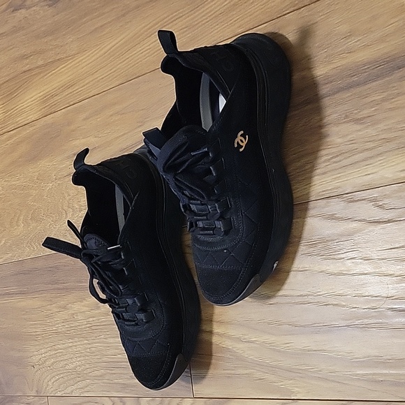 Chanel All Black trainers with gold CC logo - Picture 1 of 7